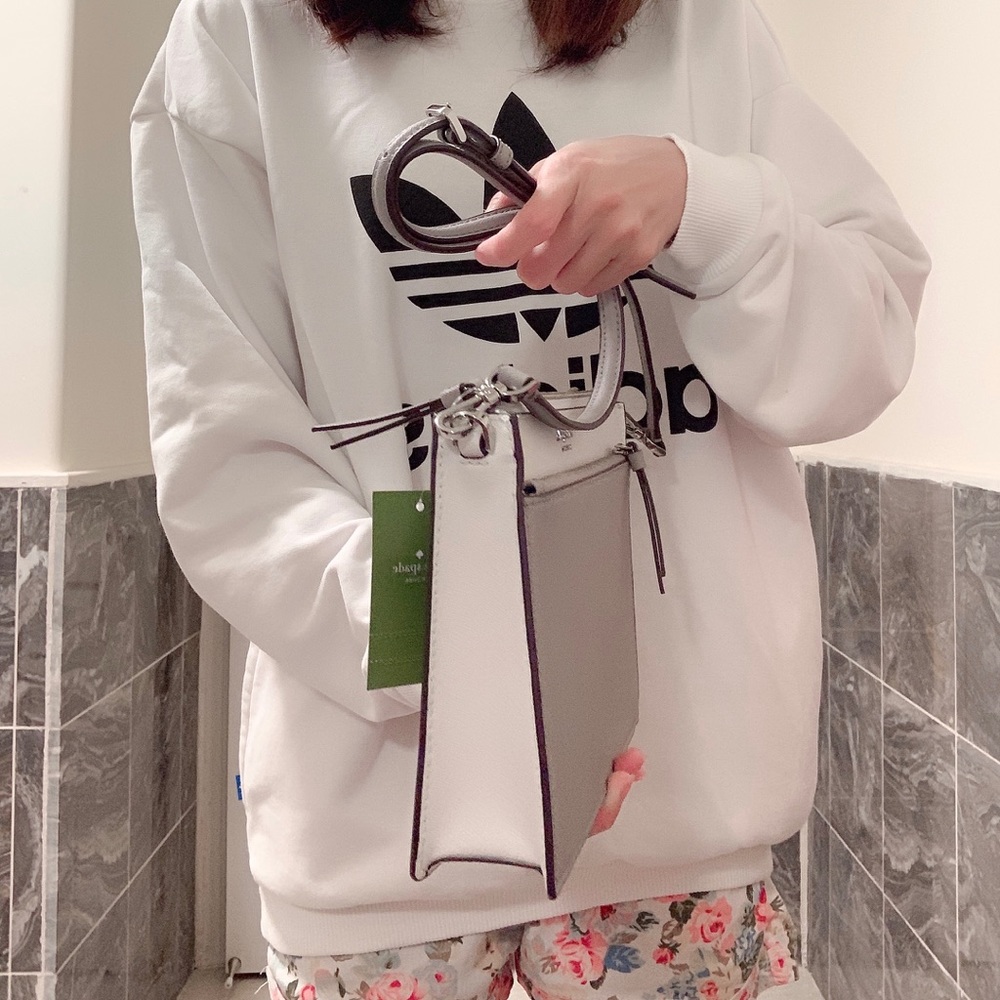 ❗️SALE❗️Kate Spade Cameron Zip Crossbody - Picture 2 of 8